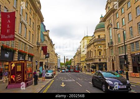 Vista di Regent Street Saint James's visto da Piccadilly Circus, Londra, United Regno, agosto 2016 Foto Stock