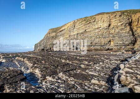 Scogliere a Dunraven Bay, South Glamorgan, Galles, Regno Unito Foto Stock