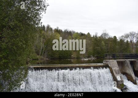 Inseguire le cascate di Caledon, Ontario Foto Stock