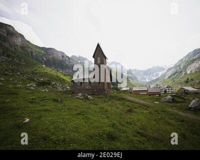 Cappella cattolica di montagna in svizzero Alpstein remoto insediamento alpino Meglisalp Appenzell Innerrhoden in Svizzera Foto Stock