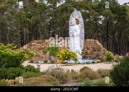 Grotta di Kwan Yin alla Grande Stupa della compassione Internazionale, bendigo, Australia Foto Stock
