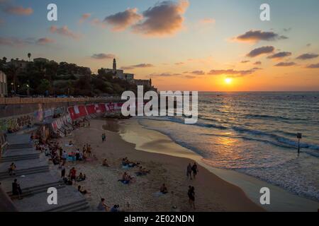 Jaffa e il Mar Mediterraneo visto dal Nord AT Crepuscolo Foto Stock