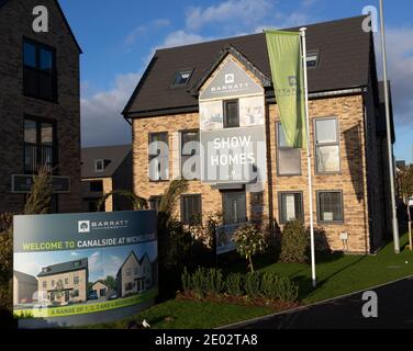 Barratt Homes sviluppo di alloggi, canalside, Wichelstowe, Swindon, Inghilterra, Regno Unito Foto Stock