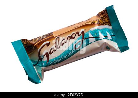 Galaxy salato caramello festivo torta bar isolato su sfondo bianco Foto Stock