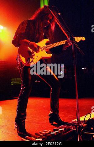 Yngwie Malmsteen si esibisce dal vivo in occasione del tour mondiale "scatenate la furia" del 2006 presso l'Enmore Theatre di Sydney, Australia, il 15 novembre 2006. Foto Stock
