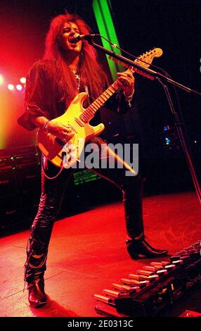 Yngwie Malmsteen si esibisce dal vivo in occasione del tour mondiale "scatenate la furia" del 2006 presso l'Enmore Theatre di Sydney, Australia, il 15 novembre 2006. Foto Stock