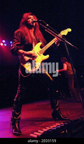 Yngwie Malmsteen si esibisce dal vivo in occasione del tour mondiale "scatenate la furia" del 2006 presso l'Enmore Theatre di Sydney, Australia, il 15 novembre 2006. Foto Stock