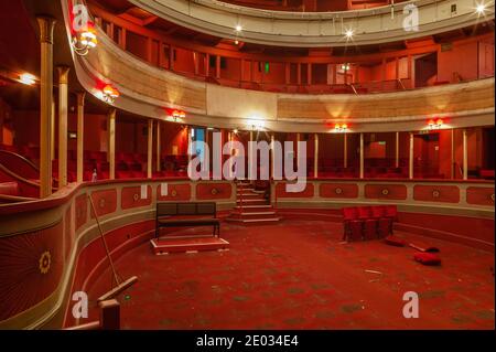 Theatre Royal auditorium, l'unica Regency Playhouse nel Regno Unito a Bury St Edmunds, durante la ristrutturazione nel 2005 Foto Stock