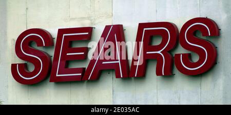 Tijuana, Messico - 30 ottobre 2017: Cartellonistica sulla parete per il negozio chiamato Sears in lettere maiuscole Foto Stock