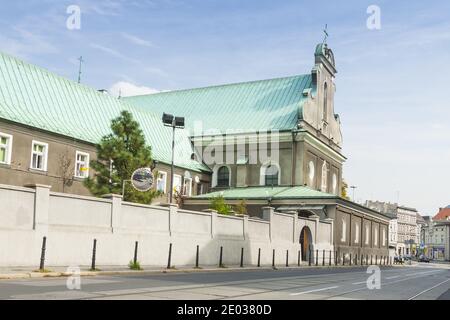 Polonia, Slesia superiore, Gliwice, Chiesa di Santa Croce, cielo sovrastato Foto Stock