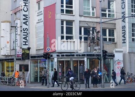 Mauermuseum Checkpoint Charlie, Friedrichstrasse Kreuzberg, nel quartiere Mitte di Berlino, Deutschland Foto Stock