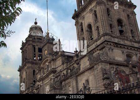 Città del Messico, Messico - 31 ottobre 2017: Esterno della Cattedrale Metropolitana dell'Assunzione della Beata Vergine Maria in Cielo Foto Stock