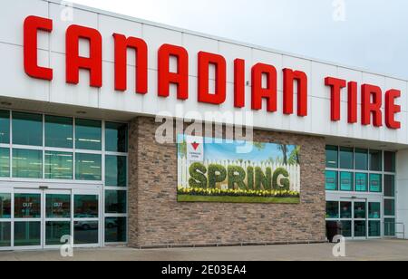 Canadian Tire Corporation, Limited è un'azienda al dettaglio canadese che vende una vasta gamma di automobili, sport e tempo libero, e prodotti per la casa Foto Stock