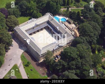 Vista aerea del Courtyard Cafe a Harewood House, vicino a Leeds Foto Stock