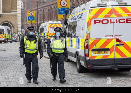 Proteste anti-Lockdown in tutta Londra caratterizzato da: Atmosfera dove: Londra, Regno Unito quando: 28 Nov 2020 credito: Phil Lewis/WENN Foto Stock