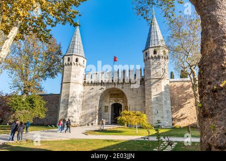 Porta principale, l'entrata alla Corte interna conosciuta anche come il terzo cortile nel Palazzo Topkapi Foto Stock