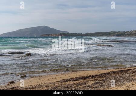 LEGRENA spiaggia su un vento ventoso sud, Grecia Foto Stock