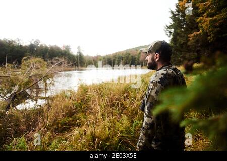 Caccia all'orso di Kevin nei Berkshires del Massachusetts Foto Stock