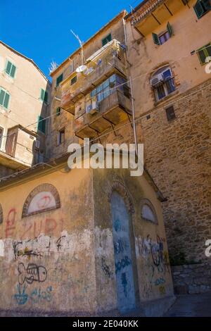 Edifici residenziali nello storico borgo medievale di Scansano, provincia di Grosseto, Toscana, Italia Foto Stock