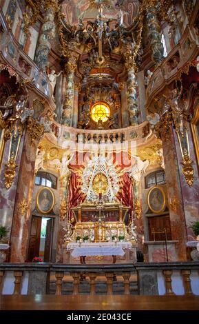 Johann Nepomuk, meglio conosciuta come la Chiesa di Asam (in tedesco Asamkirche), è una chiesa barocca di Monaco, Germania meridionale, costruita tra il 1733 e il 1746 da Foto Stock