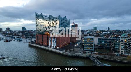 Sala concerti Elbphilharmonie ad Amburgo - veduta aerea - AMBURGO, GERMANIA - 25 DICEMBRE 2020 Foto Stock