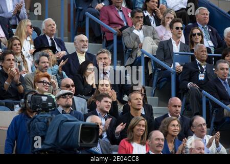 NEW YORK, NY - SETTEMBRE 09: Ben Stiller Hilaria Thomas Alec Baldwin Sean Connery guarda la partita finale dei singoli uomini tra Novak Djokovic di Serbia e Rafael Nadal di Spagna il giorno quindici del 2013 US Open presso l'USTA Billie Jean King National Tennis Center il 9 settembre, 2013 nel quartiere Flushing del quartiere Queens di New York City persone: Ben Stiller Hilaria Thomas Alec Baldwin Sean Connery credito: Hoo-me / MediaPunch Foto Stock