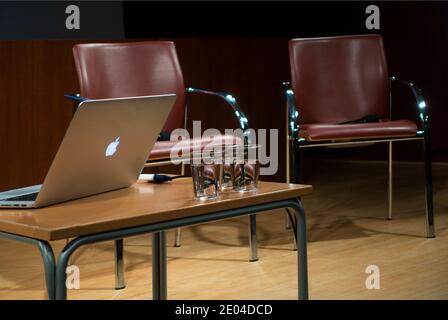 Palco vuoto pronto per la presentazione alla Brooklyn Public Library Main Branch Grand Army plaza NYC Foto Stock