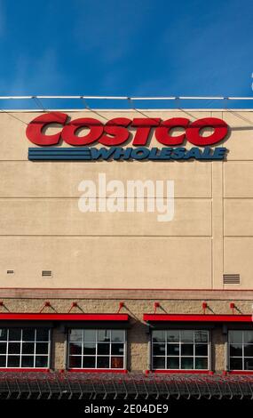 Davanti al negozio all'ingrosso Costco a Brooklyn New York Foto Stock