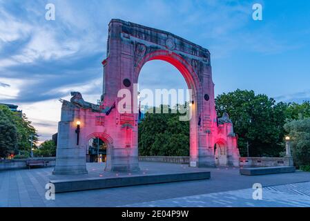 Vista notturna del ponte del ricordo a Christchurch, Nuova Zelanda Foto Stock