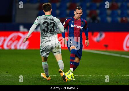 VALENCIA, SPAGNA - DICEMBRE 29: Juan Miranda di Real Betis, Figlio di Levante durante la Liga Santander partita tra Levante UD e Real Betis a Ciut Foto Stock