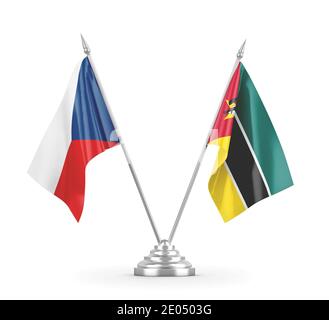 Bandiere da tavolo in Mozambico e Repubblica Ceca isolate su 3D bianco rendering Foto Stock