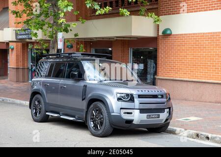 Modello 2020 Land Rover Defender 110 atteso nuovo modello Del difensore classico parcheggiato qui in una strada di Sydney, Australia Foto Stock