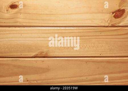Tavolo di legno marrone chiaro con chiodi. Può essere utilizzato come sfondo e decorazione per i disegni. Foto Stock