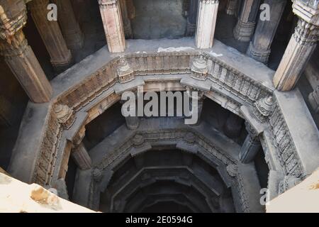 Dada Hari ni Vav - Vista esterna, Bai Harir Sultani Stepwell si trova nella zona di Asarva, Ahmedabad, Gujarat, India Foto Stock