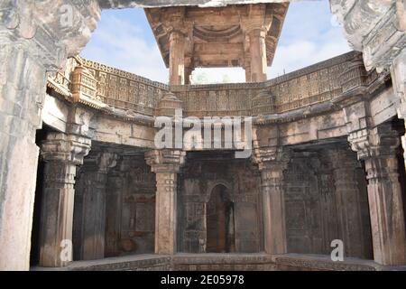 Dada Hari ni Vav - Vista esterna, Bai Harir Sultani Stepwell si trova nella zona di Asarva, Ahmedabad, Gujarat, India Foto Stock