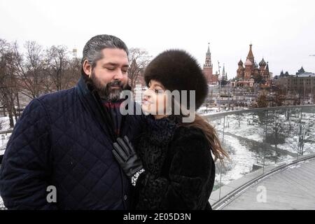 Sessione fotografica del Granduca Giorgio Mikhailovich di Russia (Georgi Mikhailovich Romanov) erede al trono di Russia pone con la sua compagna la signora Rebecca Virginia Bettarini sulla Piazza Rossa di Mosca, il 03 dicembre 2020 in Russia. La signorina Rebecca Virginia Bettarini si convertì a religiosi ortodossi, il 12 luglio 2020 nella Cattedrale di San Pietro e Paolo a San Pietroburgo. La signorina Rebecca Virginia Bettarini prese il nome di Victoria Romanovna. Foto di Dimitri Revenko/DNphotography/ABACAPRESS.COM Foto Stock