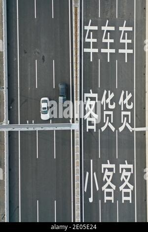 Il Ponte sul Fiume Nanjing Jiangxinzhou Yangtze con 'Ponte e tunnel' si apre al traffico nell'Isola di Jiangxing, nella Citta' di Nanjing, nel Jiangsu della Cina orientale Foto Stock
