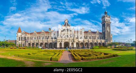 DUNEDIN, NUOVA ZELANDA, 24 GENNAIO 2020: Stazione ferroviaria a Dunedin, Nuova Zelanda Foto Stock