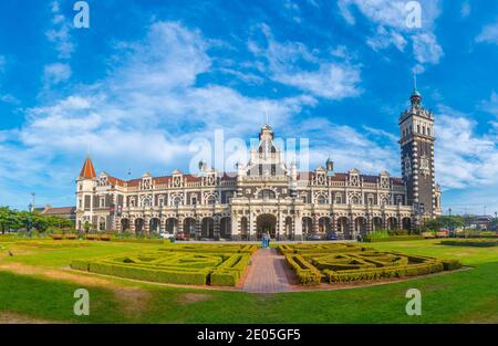 DUNEDIN, NUOVA ZELANDA, 24 GENNAIO 2020: Stazione ferroviaria a Dunedin, Nuova Zelanda Foto Stock