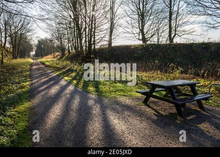 Un luogo per picnic sul Tissington Trail presso la stazione di Alloop, il Peak District National Park, Derbyshire Foto Stock