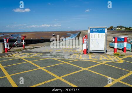 Meols, The Wirral, Regno Unito: 23 giugno 2020: Un cartello con informazioni utili per i visitatori del North Wirral Country Park si trova accanto al Bennetts Lane Foto Stock