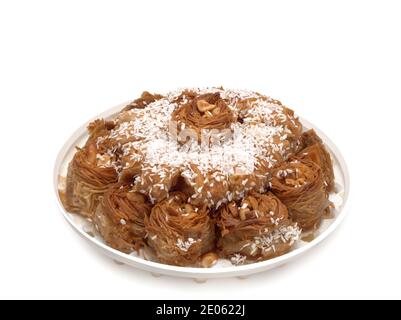 Baklava in stile turco con arachidi, primo piano, vassoio da dessert Foto Stock