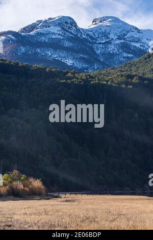 Lago Verde (Lago Verde) durante la stagione autunnale nel Parco Nazionale Los Alerces, Patagonia, Argentina Foto Stock