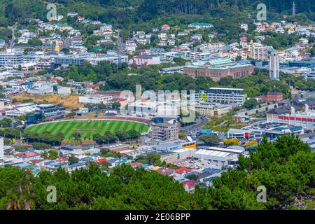 WELLINGTON, NUOVA ZELANDA, 9 FEBBRAIO 2020: Vista aerea dello stadio Basin Reserve, del Dominion Museum Building e della National War Memorial Hall of Memories A. Foto Stock