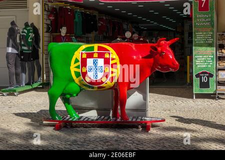 Barca Portugal Sports Shop Logo Bull UN negozio sportivo con Molte sedi che vende maglie da calcio e sport generali Usura Foto Stock