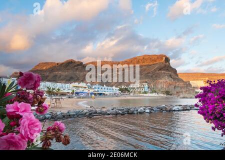 Vista sulla spiaggia di Puerto de Mogan a Gran Canaria, isole canarie, Spagna Foto Stock