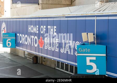 Rogers Centre: Blue Jays squadra di baseball segno in cima alle entrate. I Blue Jays rappresentano non solo Toronto nella MLB, ma in tutto il Canada. Foto Stock