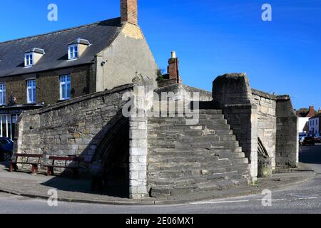 Il ponte della Trinità, un palazzo del XIV secolo a tre vie arco in pietra bridge, Crowland town, Lincolnshire, England, Regno Unito Foto Stock