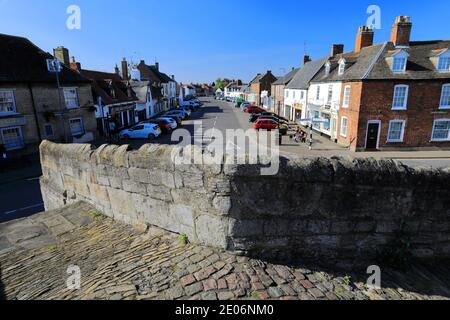 Il ponte della Trinità, un palazzo del XIV secolo a tre vie arco in pietra bridge, Crowland town, Lincolnshire, England, Regno Unito Foto Stock