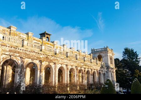 Neve scena di vecchio edificio derelict Trentham Hall & Gardens Stoke su Trent Staffordshire Foto Stock